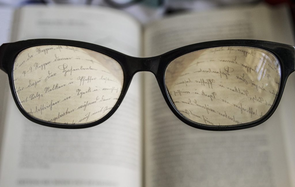 https://pixabay.com/en/glasses-reading-book-read-2304187/
