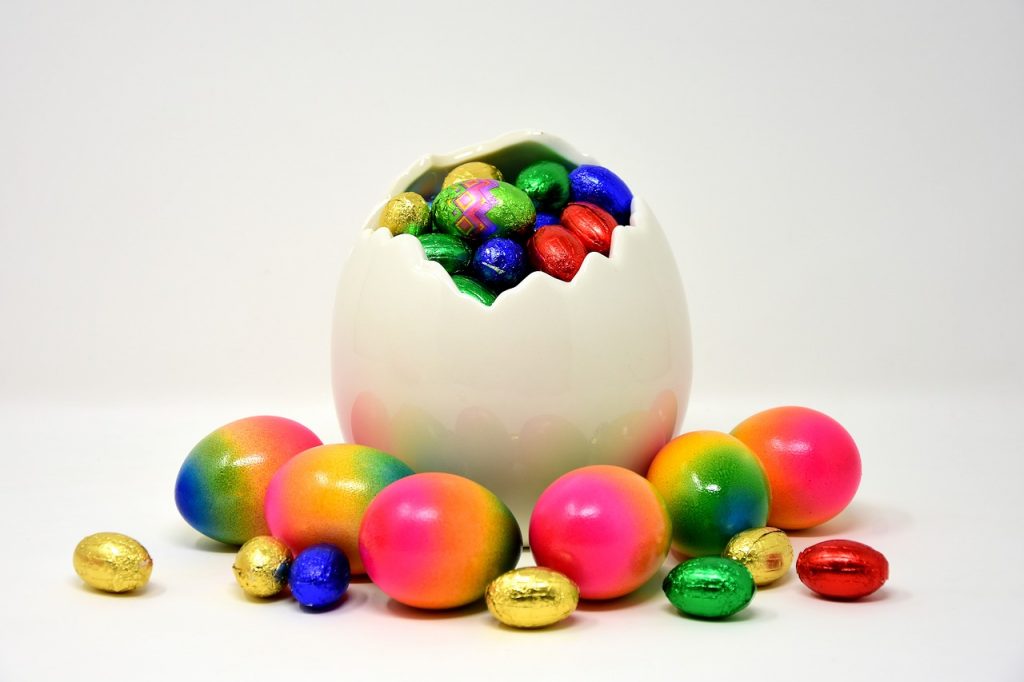 https://pixabay.com/en/easter-easter-eggs-colored-colorful-3274047/
