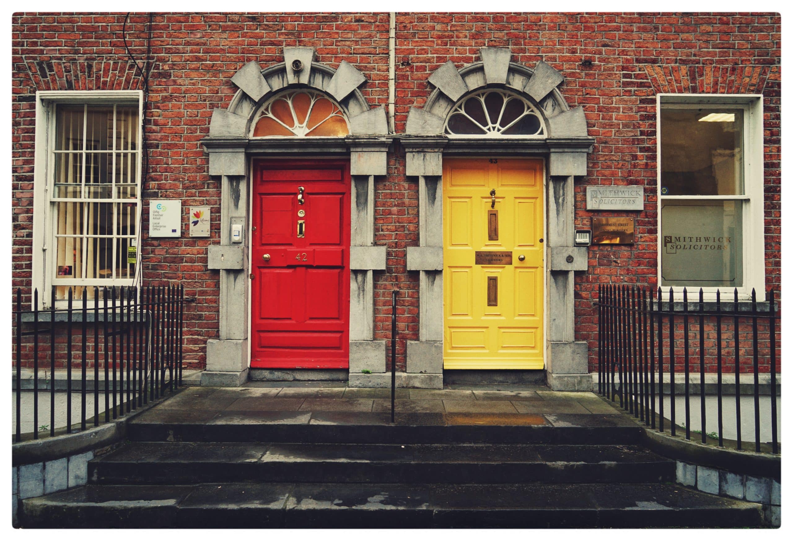 Two doors represent choosing an affiliate marketing platform